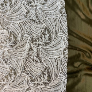 Beyaz Taşlı İşlemeli Fransız Dantel Desen